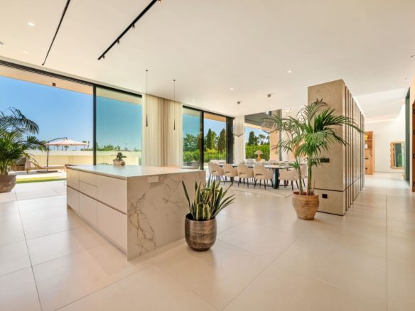 How to buy a Villa in Marbella (1)