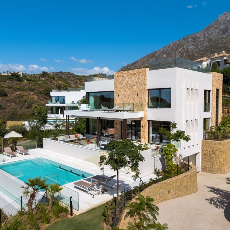 Marbella Buy Villa in Golden Mile Haven-1 (1)
