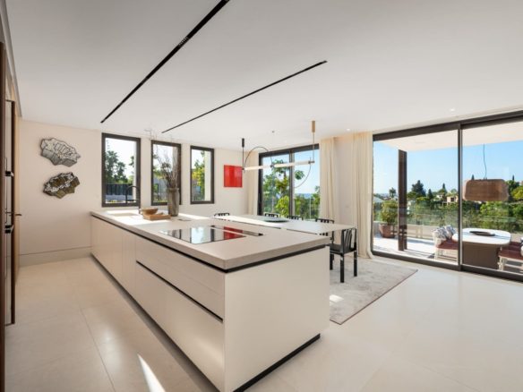 Marbella Buy Villa in Golden Mile Haven-1 (1)