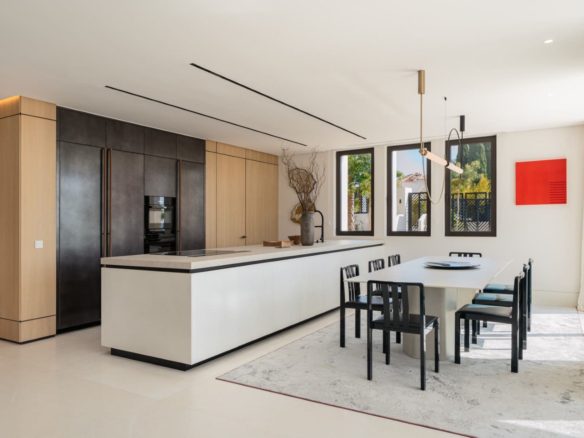 Marbella Buy Villa in Golden Mile Haven-1 (1)