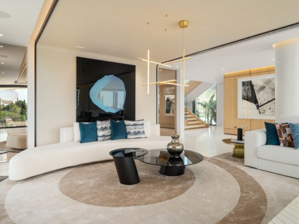 Marbella Buy Villa in Golden Mile Haven-1 (1)