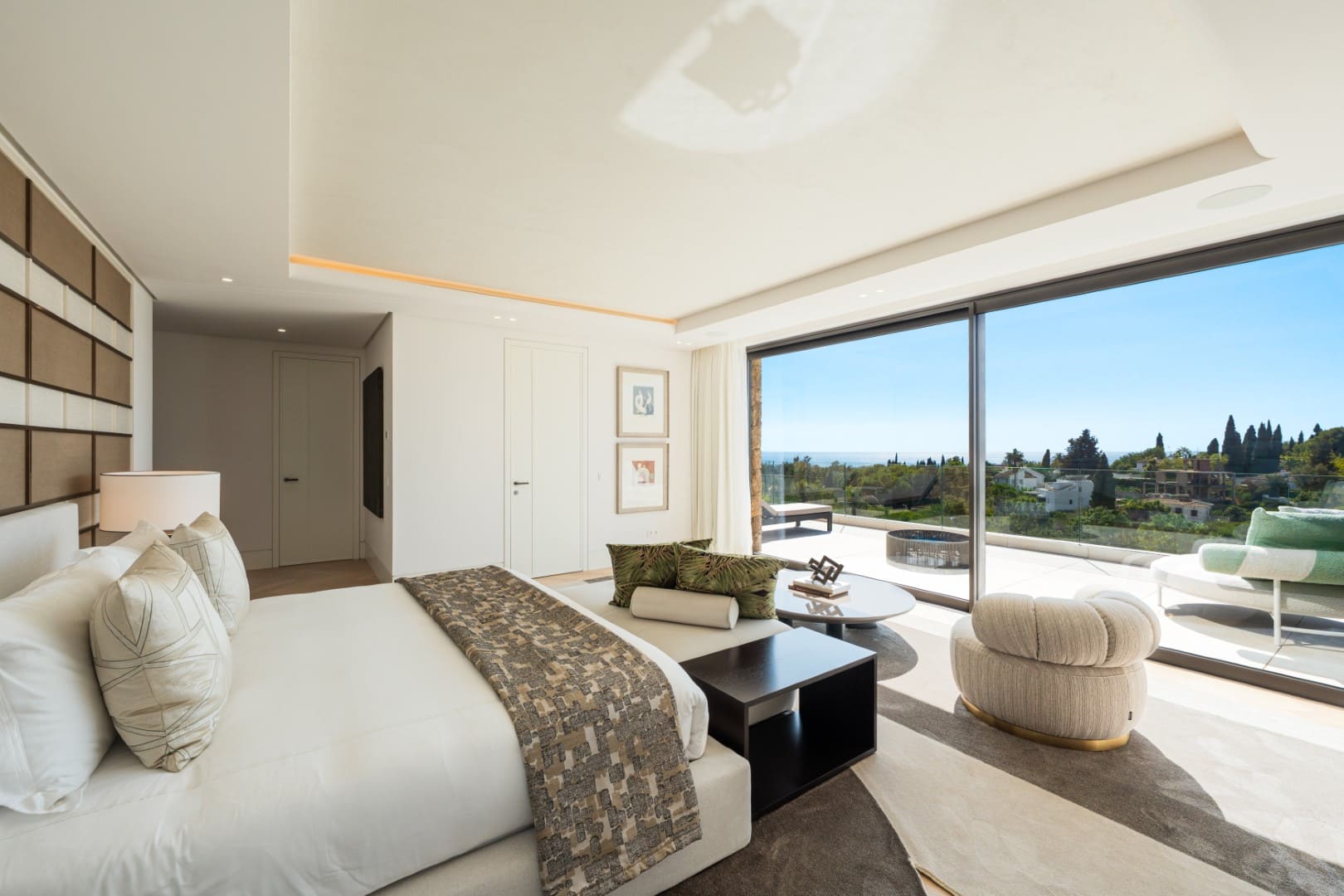 Marbella Buy Villa in Golden Mile Haven-1 (1)