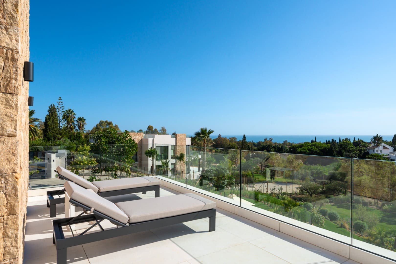 Marbella Buy Villa in Golden Mile Haven-1 (1)