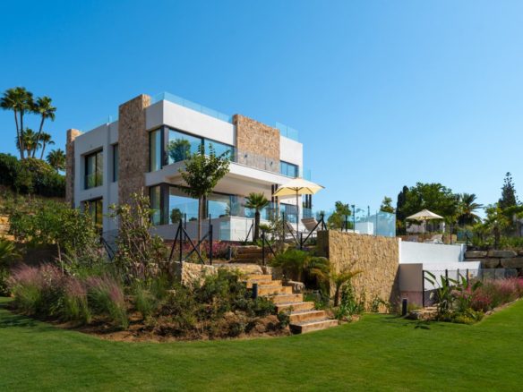 Marbella Buy Villa in Golden Mile Haven-1 (1)