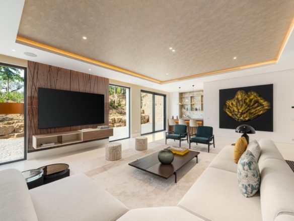 Marbella Buy Villa in Golden Mile Haven-1 (1)