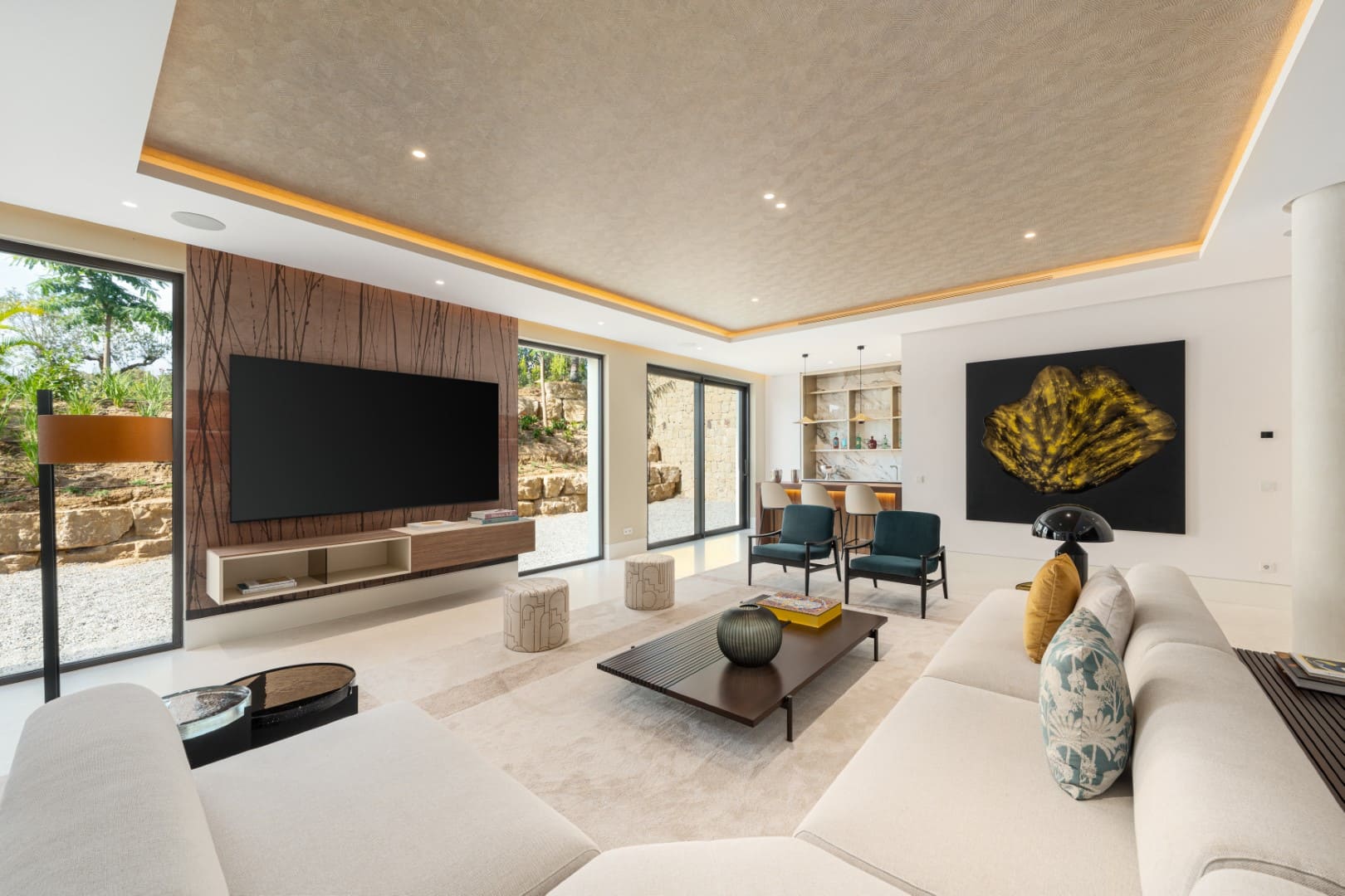 Marbella Buy Villa in Golden Mile Haven-1 (1)