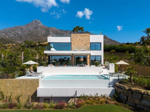 Marbella Buy Villa in Golden Mile Haven-1 (1)