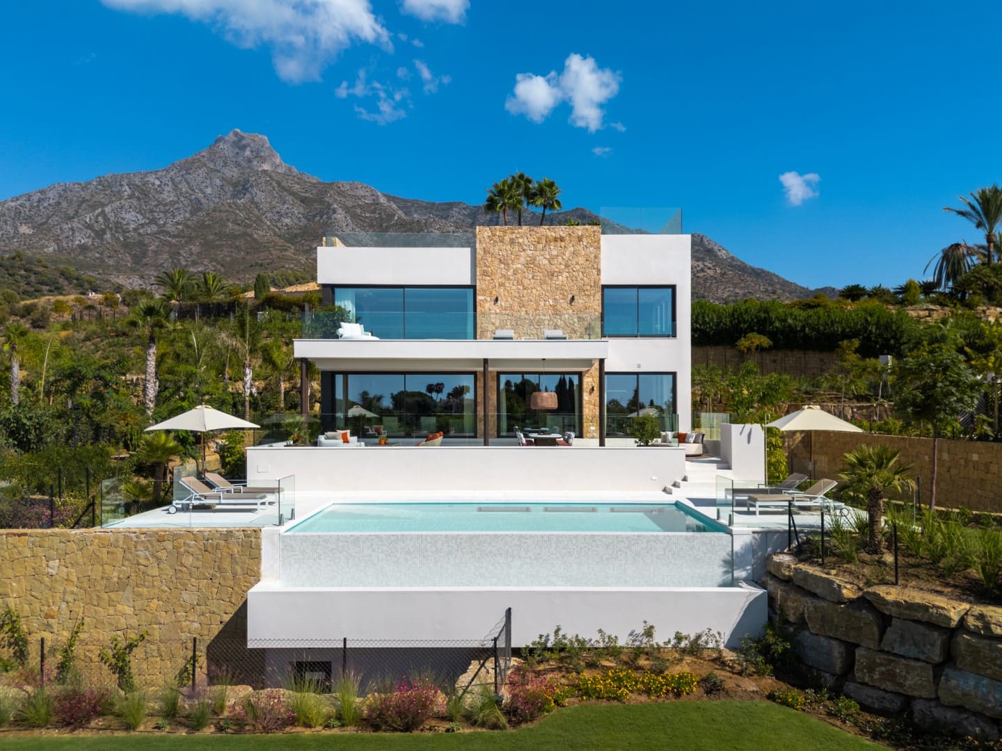 Marbella Buy Villa in Golden Mile Haven-1 (1)