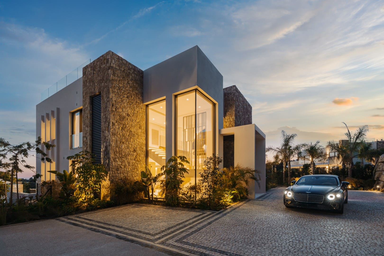 Marbella Buy Villa in Golden Mile Haven-1 (1)