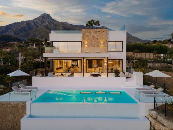 Marbella Buy Villa in Golden Mile Haven-1 (1)