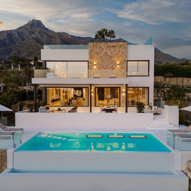 Marbella Buy Villa in Golden Mile Haven-1 (1)