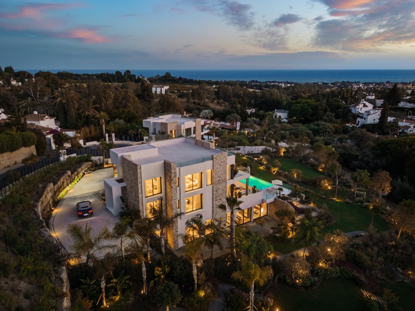 Marbella Buy Villa in Golden Mile Haven-1 (1)