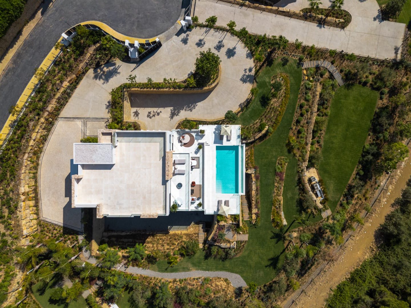 Marbella Buy Villa in Golden Mile Haven-1 (1)