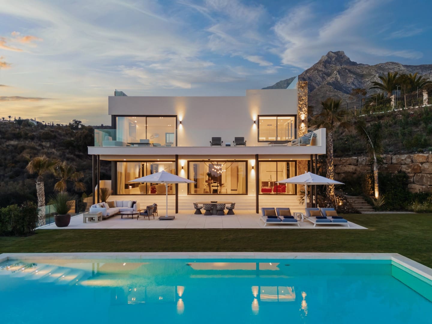 buy a villa in golden mile marbella (1)-Horizon