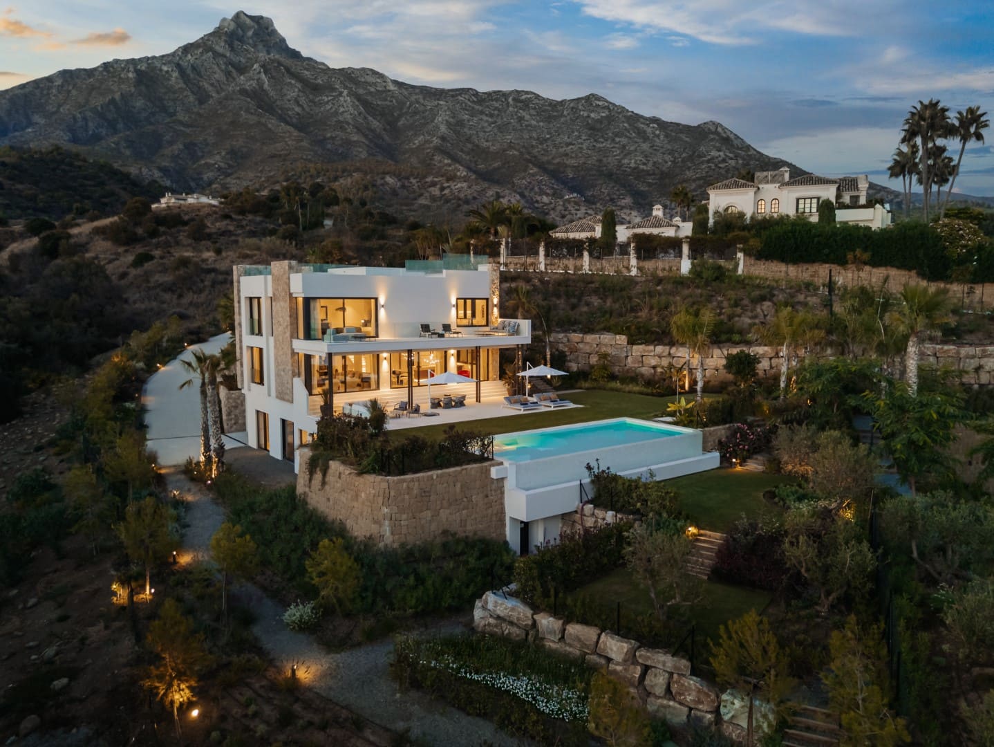 buy a villa in golden mile marbella (1)-Horizon