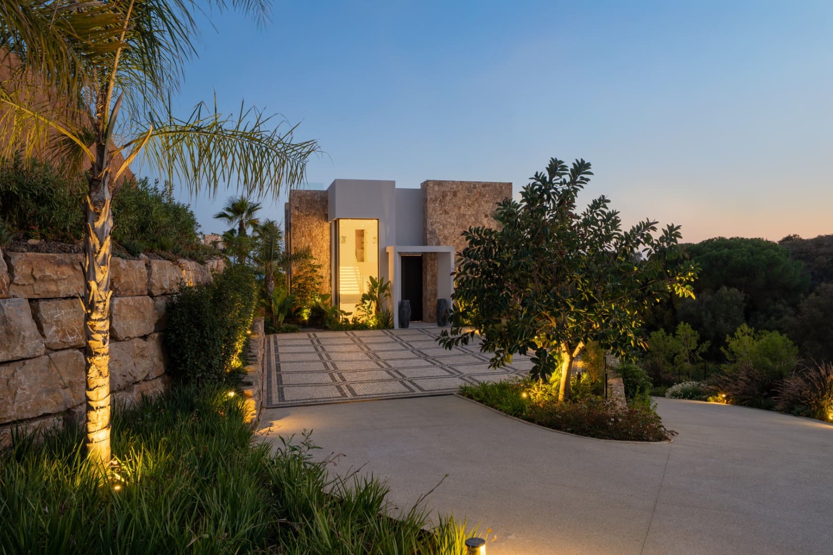 buy a villa in golden mile marbella (1)-Horizon