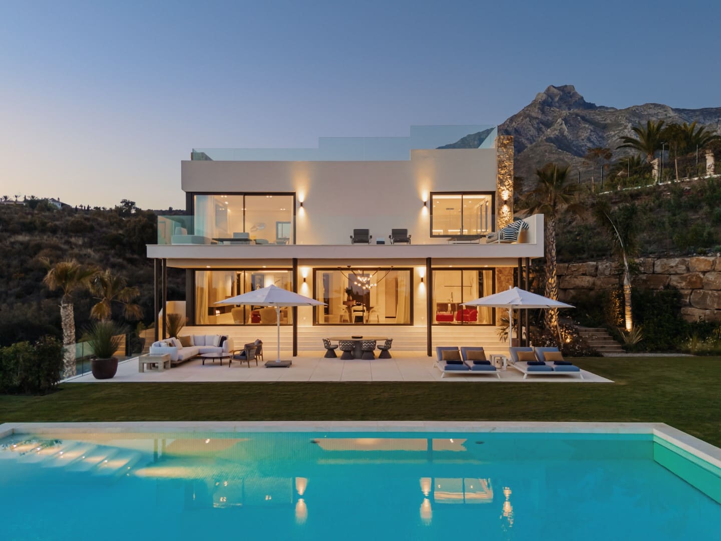 buy a villa in golden mile marbella (1)-Horizon