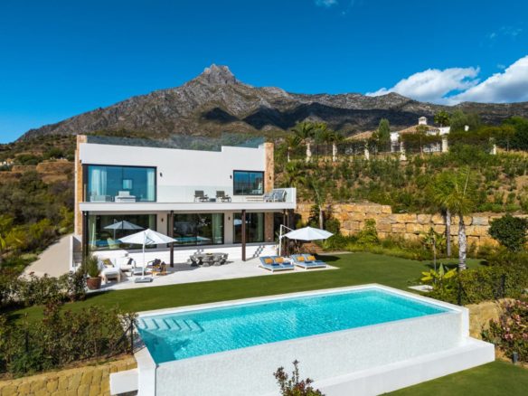 buy a villa in golden mile marbella (1)-Horizon