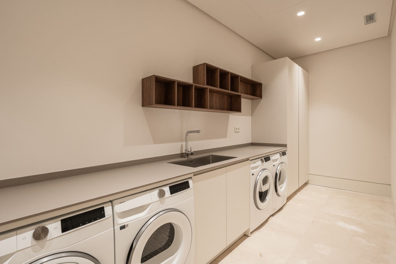 buy a villa in golden mile marbella (1)-Horizon