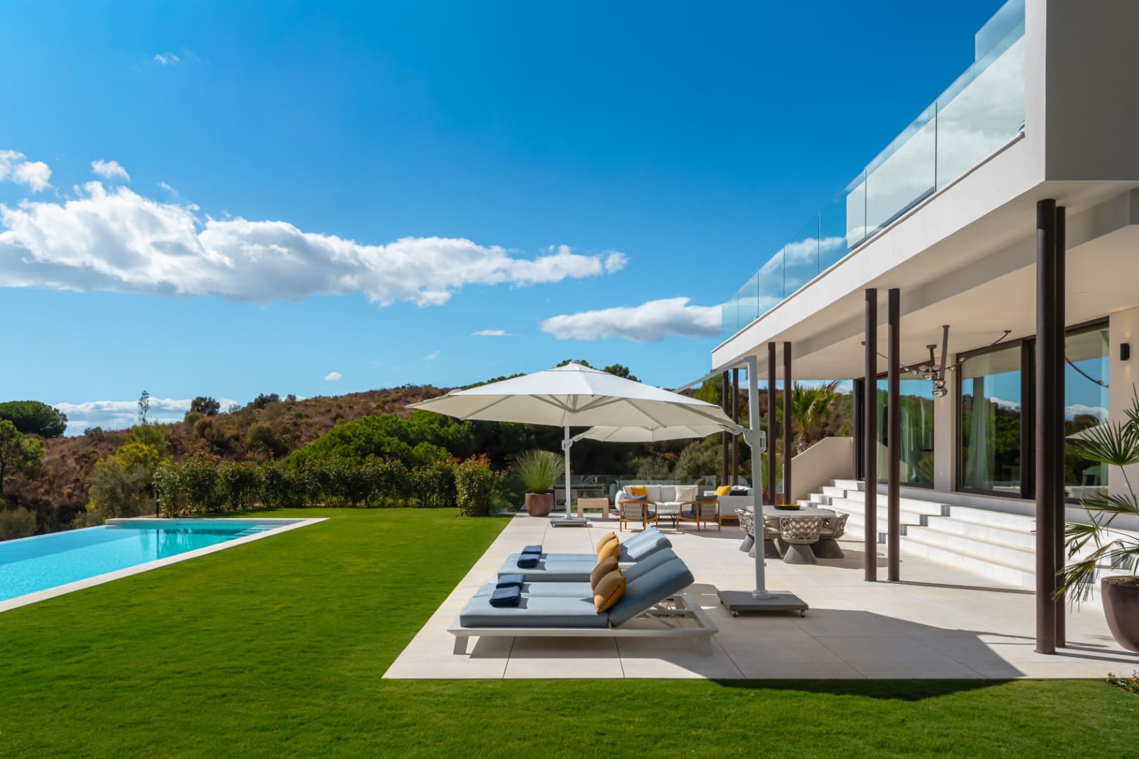 buy a villa in golden mile marbella (1)-Horizon