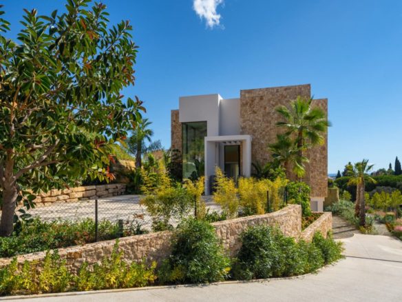 buy a villa in golden mile marbella (1)-Horizon