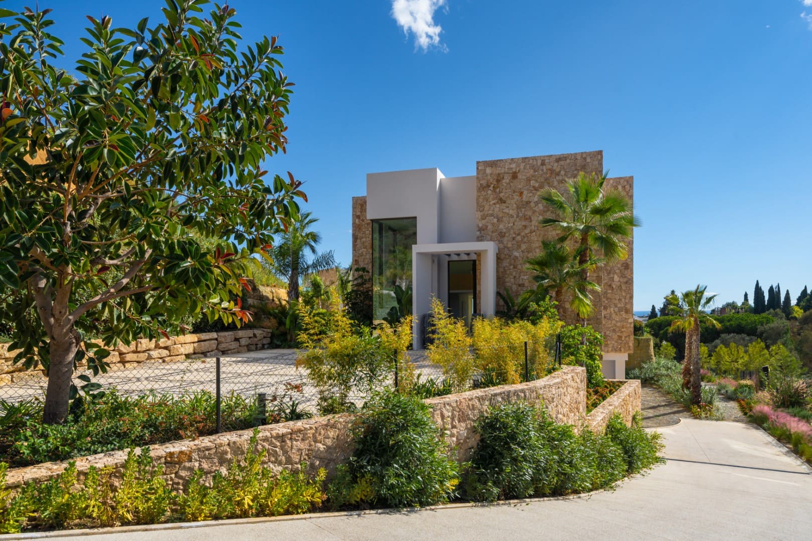 buy a villa in golden mile marbella (1)-Horizon