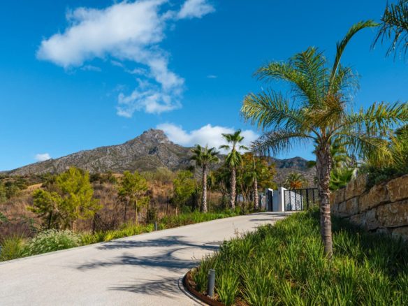 buy a villa in golden mile marbella (1)-Horizon