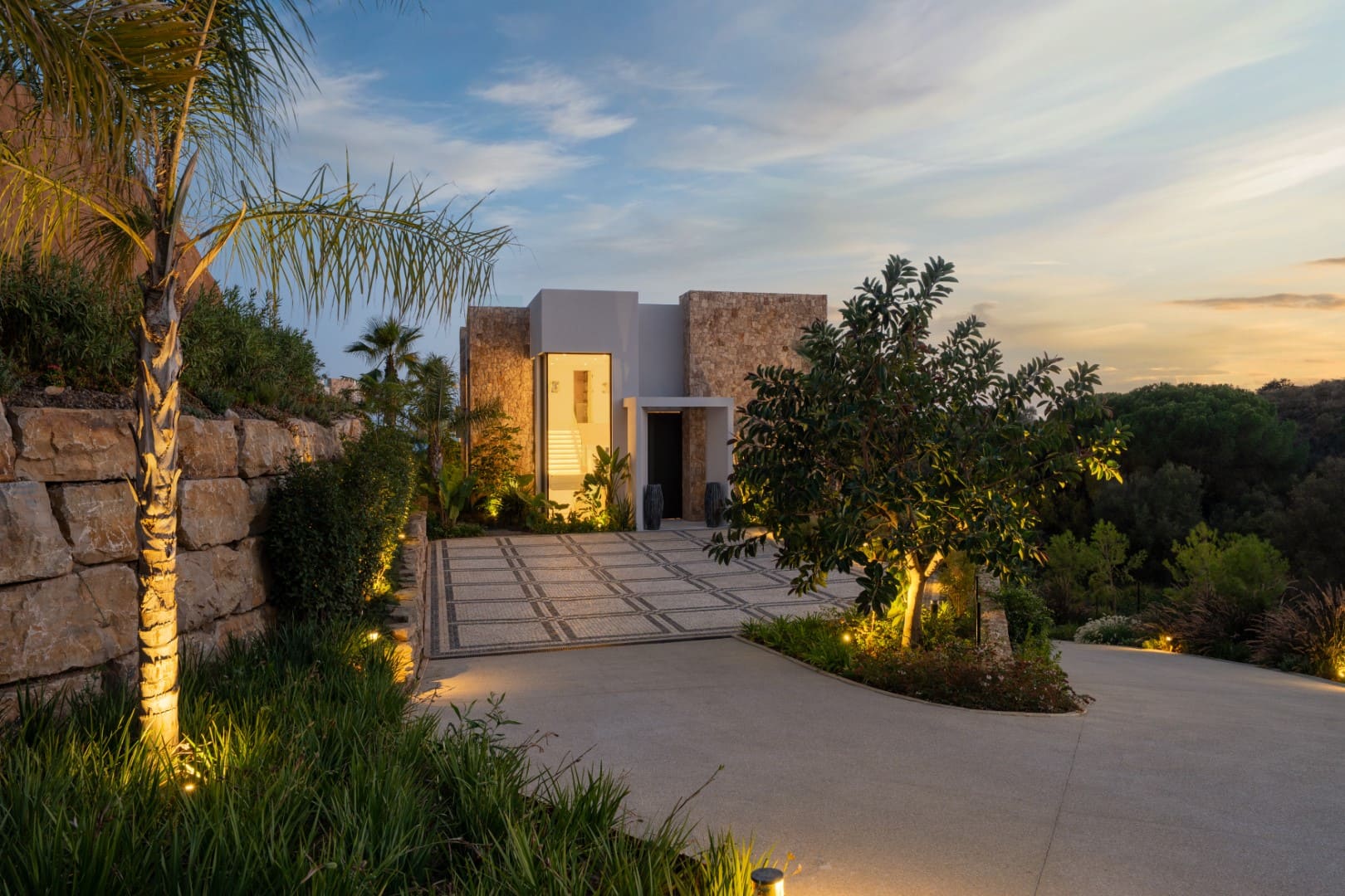 buy a villa in golden mile marbella (1)-Horizon