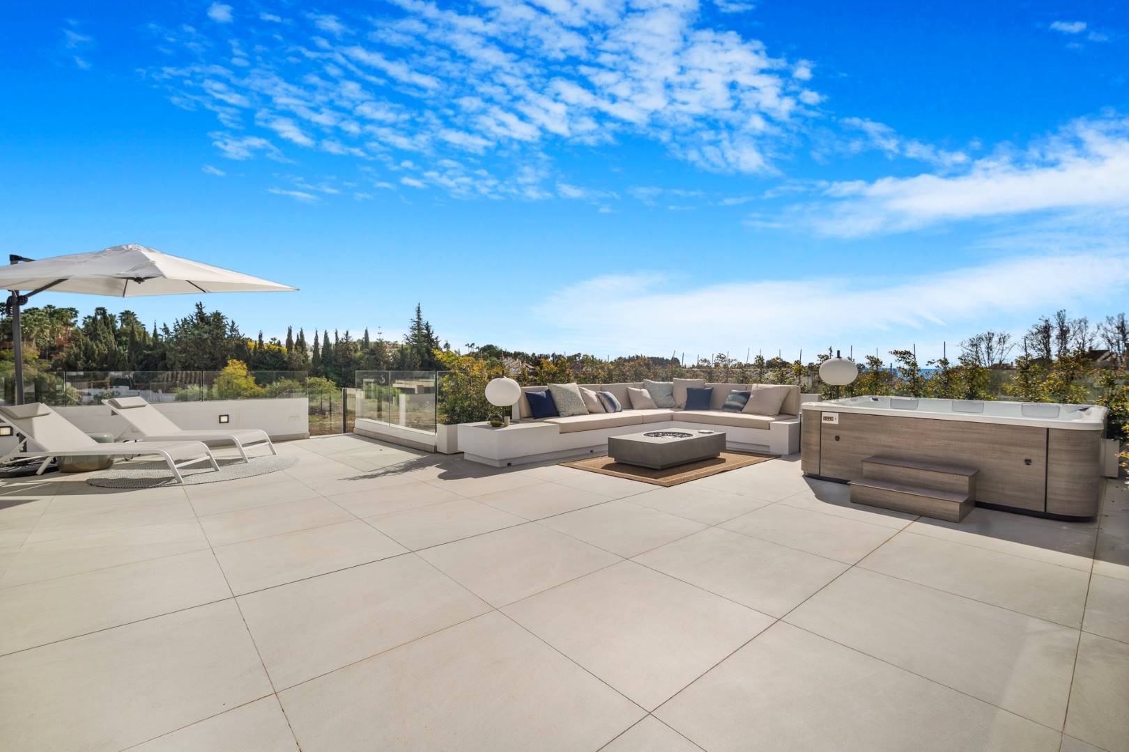 Luxury rent villa in Marbella week (1)