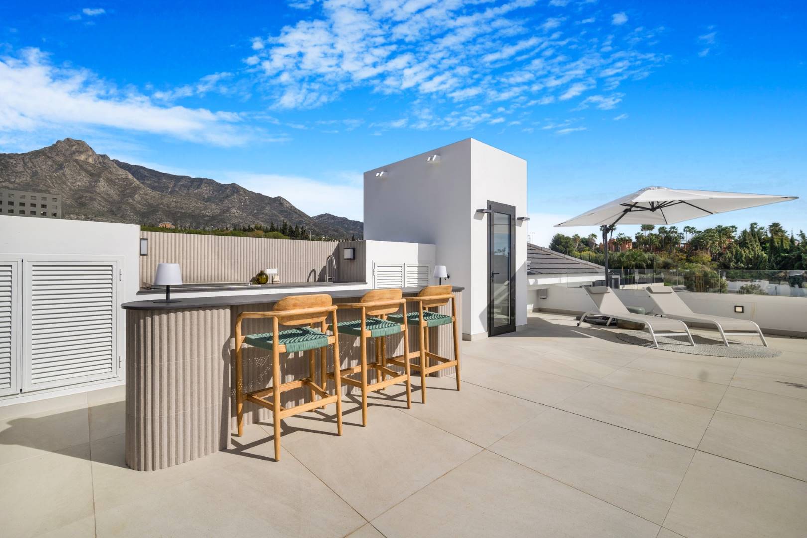 Luxury rent villa in Marbella week (1)