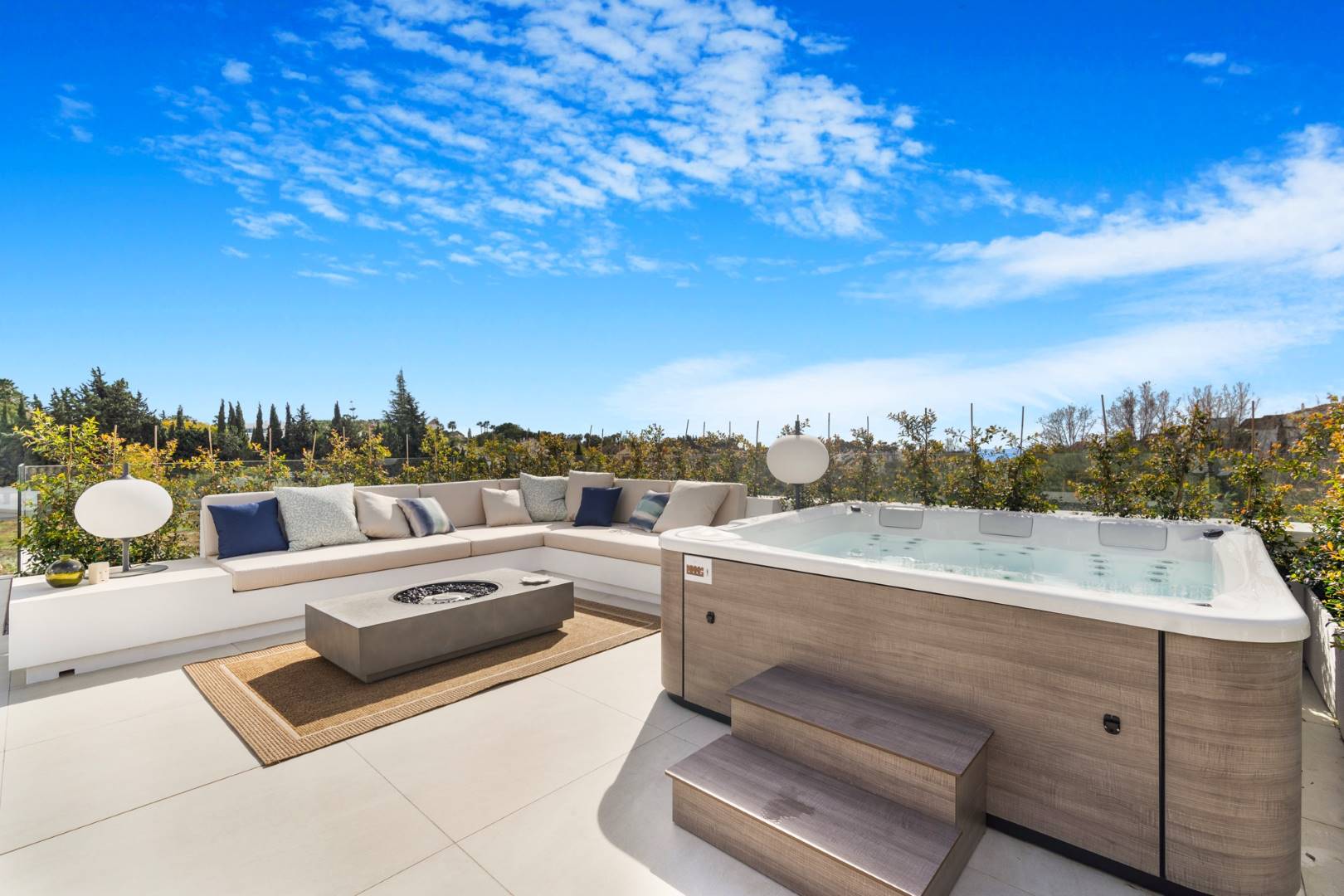 Luxury rent villa in Marbella week (1)