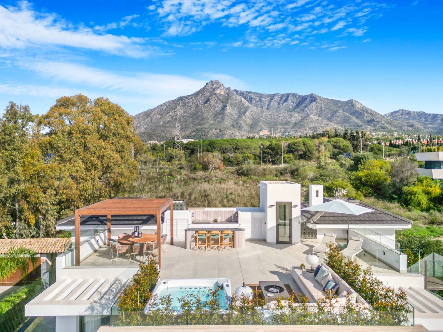 Luxury rent villa in Marbella week (1)