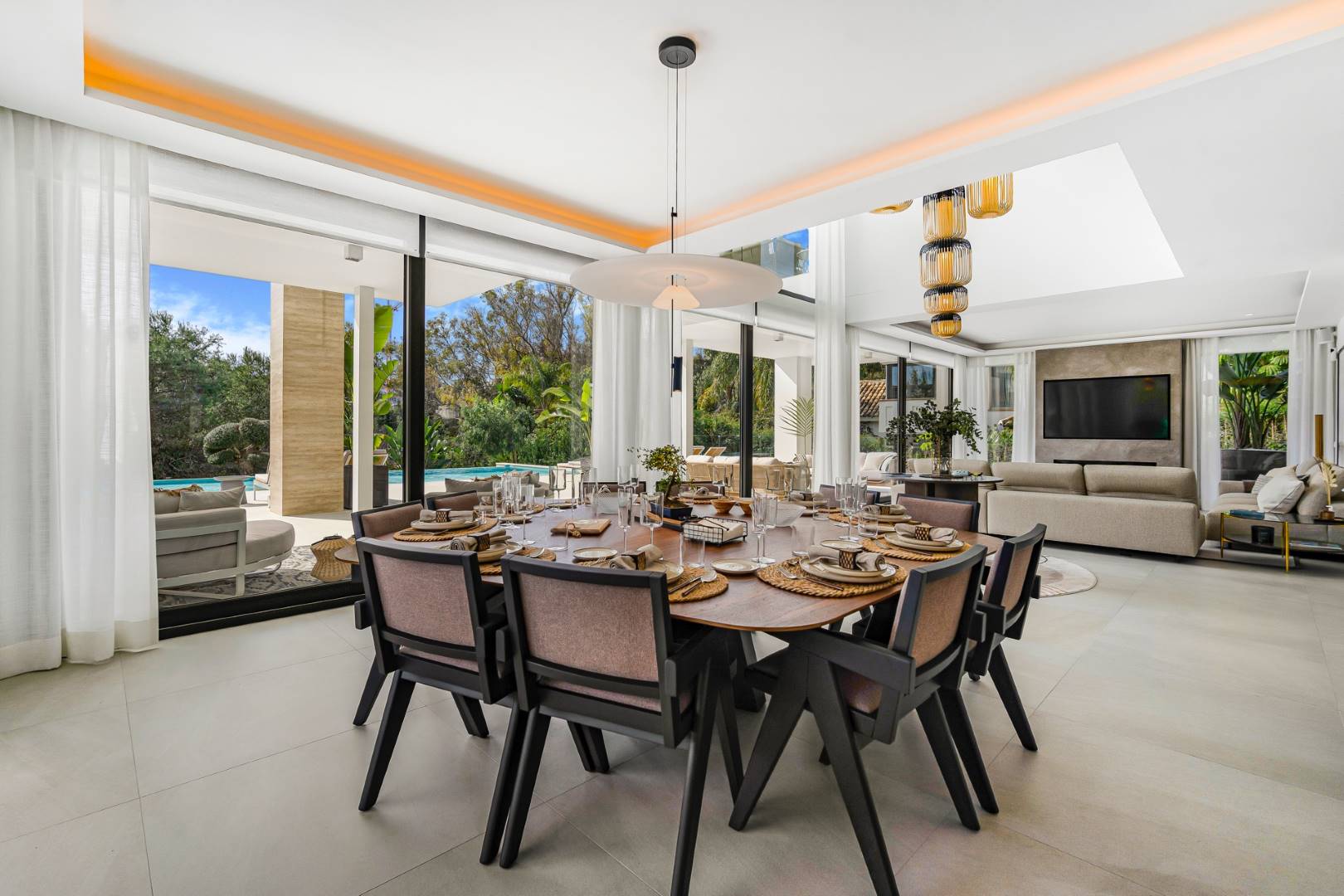 Luxury rent villa in Marbella week (1)