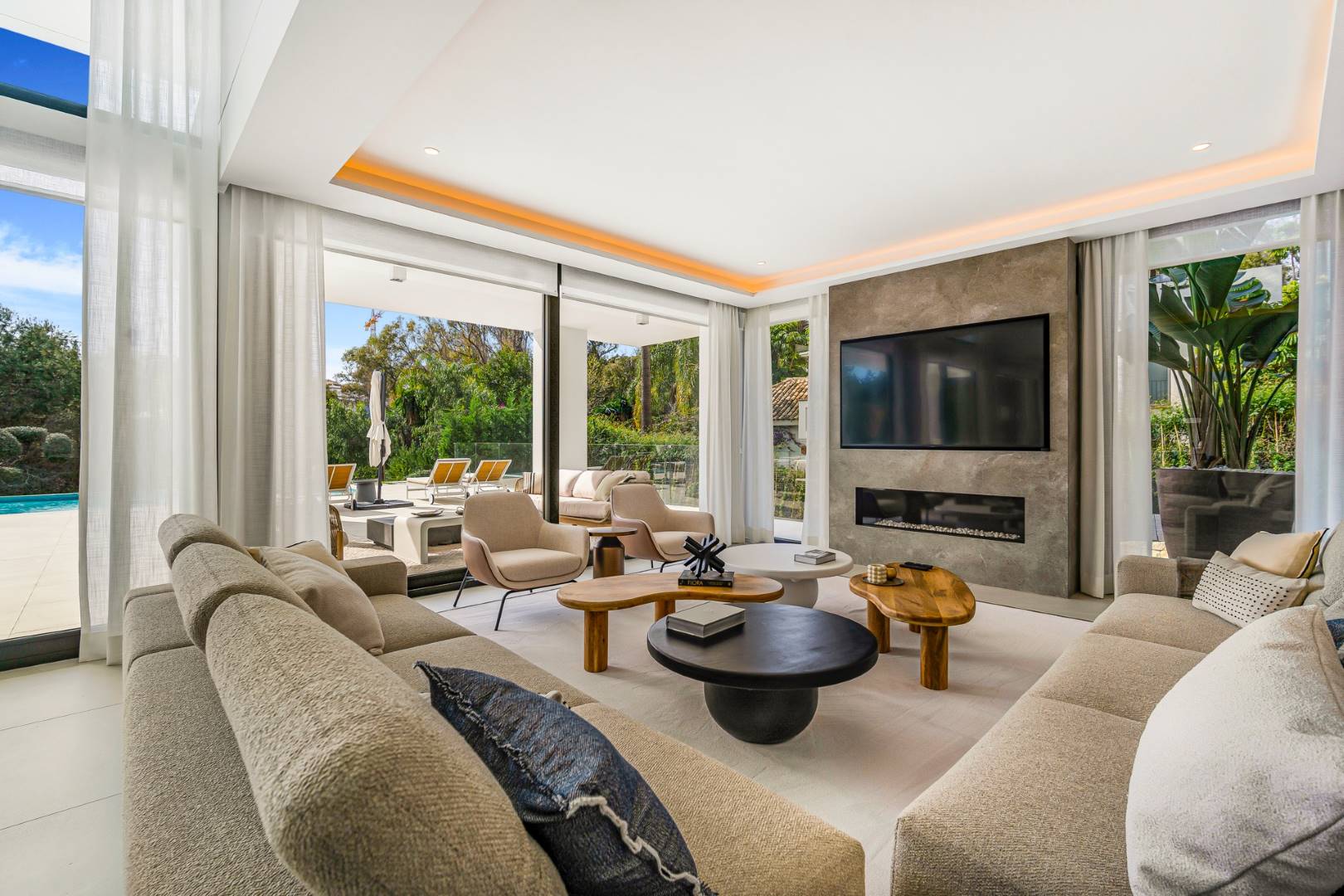 Luxury rent villa in Marbella week (1)