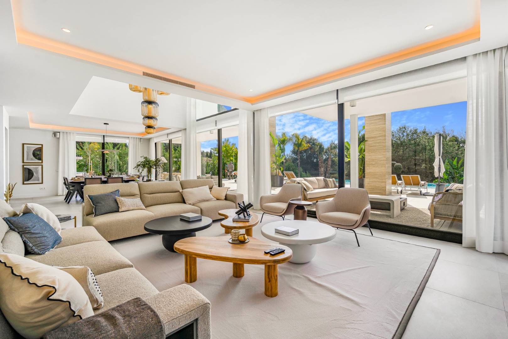 Luxury rent villa in Marbella week (1)