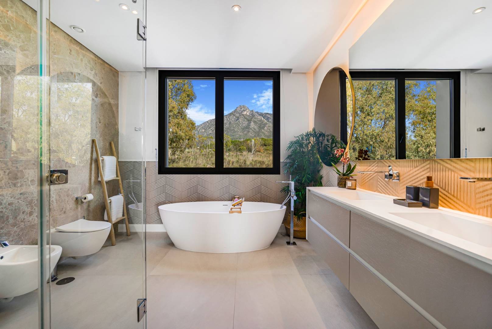 Luxury rent villa in Marbella week (1)